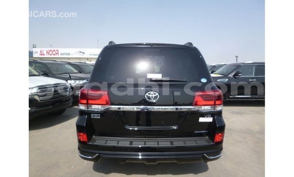 Acheter Import Voiture Toyota Land Cruiser Noir à Import - Dubai, Somalie Acheter Import Voiture Toyota Land Cruiser Noir à Import - Dubai, Somalie