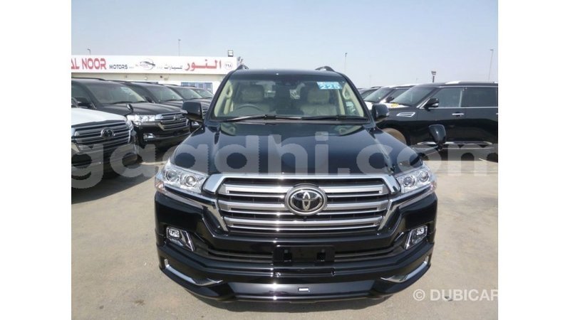 Big with watermark toyota land cruiser somalia import dubai 3900