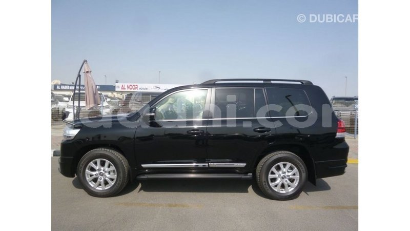 Big with watermark toyota land cruiser somalia import dubai 3900