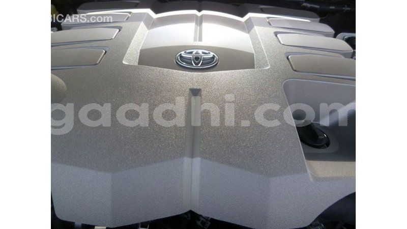 Big with watermark toyota land cruiser somalia import dubai 3900