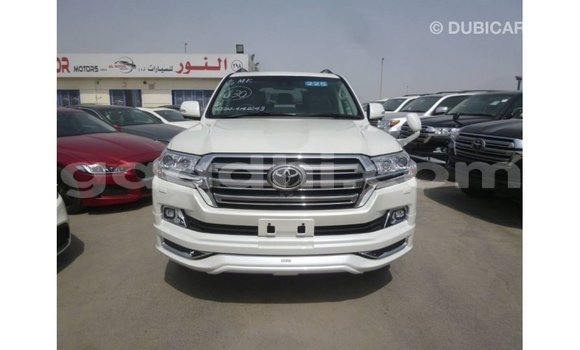 Acheter Import Voiture Toyota Land Cruiser Blanc à Import - Dubai, Somalie Acheter Import Voiture Toyota Land Cruiser Blanc à Import - Dubai, Somalie