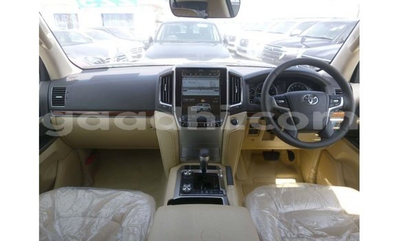 ይግዙ Imported Toyota Land Cruiser ነጭ መኪና በ Import - Dubai በ ሶማሊያ ይግዙ Imported Toyota Land Cruiser ነጭ መኪና በ Import - Dubai በ ሶማሊያ