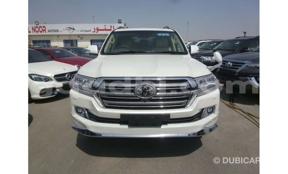 ይግዙ Imported Toyota Land Cruiser ነጭ መኪና በ Import - Dubai በ ሶማሊያ ይግዙ Imported Toyota Land Cruiser ነጭ መኪና በ Import - Dubai በ ሶማሊያ