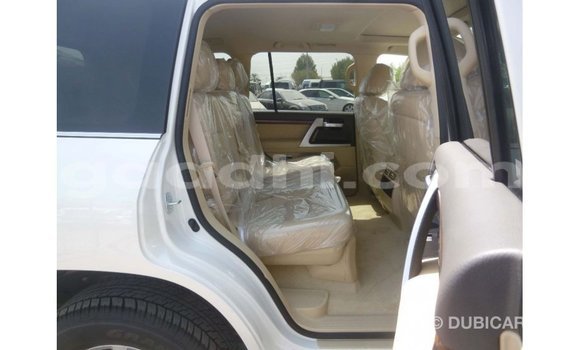 ይግዙ Imported Toyota Land Cruiser ነጭ መኪና በ Import - Dubai በ ሶማሊያ ይግዙ Imported Toyota Land Cruiser ነጭ መኪና በ Import - Dubai በ ሶማሊያ