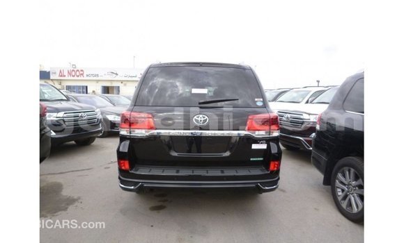 Acheter Import Voiture Toyota Land Cruiser Noir à Import - Dubai, Somalie Acheter Import Voiture Toyota Land Cruiser Noir à Import - Dubai, Somalie