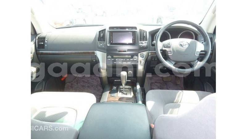 Big with watermark toyota land cruiser somalia import dubai 3906