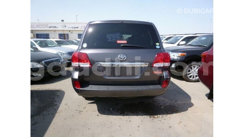 Big with watermark toyota land cruiser somalia import dubai 3906