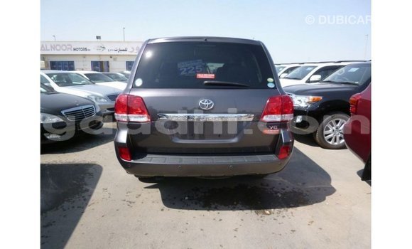ይግዙ Imported Toyota Land Cruiser ሌላ መኪና በ Import - Dubai በ ሶማሊያ ይግዙ Imported Toyota Land Cruiser ሌላ መኪና በ Import - Dubai በ ሶማሊያ