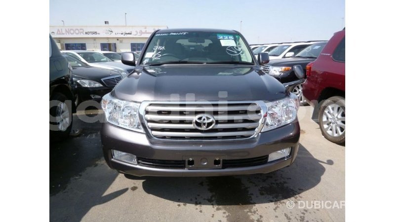 Big with watermark toyota land cruiser somalia import dubai 3906