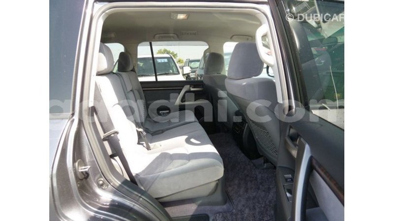 Big with watermark toyota land cruiser somalia import dubai 3906