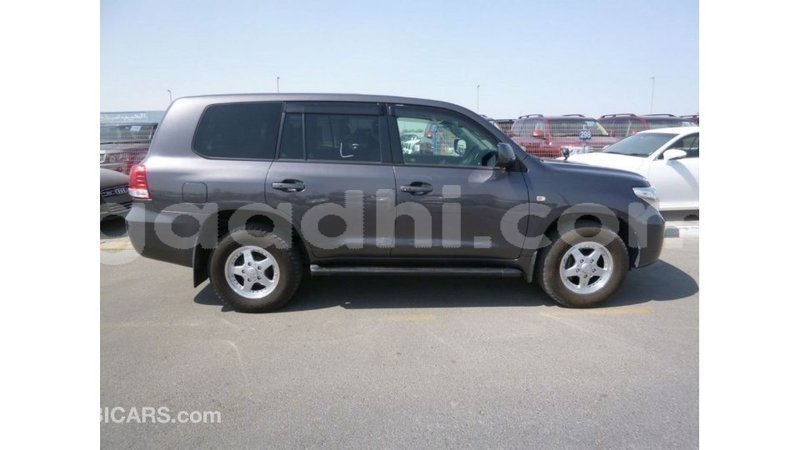 Big with watermark toyota land cruiser somalia import dubai 3906