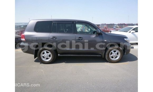 ይግዙ Imported Toyota Land Cruiser ሌላ መኪና በ Import - Dubai በ ሶማሊያ ይግዙ Imported Toyota Land Cruiser ሌላ መኪና በ Import - Dubai በ ሶማሊያ