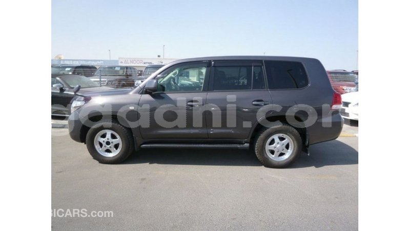 Big with watermark toyota land cruiser somalia import dubai 3906