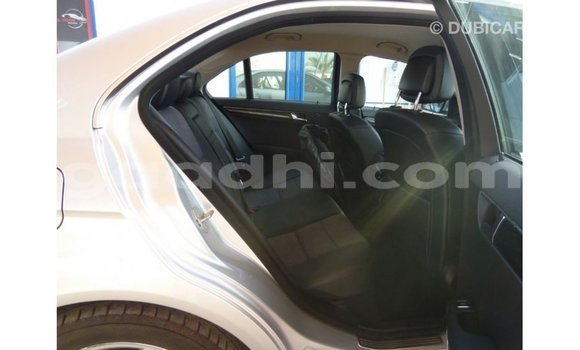 Acheter Import Voiture Mercedes-Benz 200 Autre à Import - Dubai, Somalie Acheter Import Voiture Mercedes-Benz 200 Autre à Import - Dubai, Somalie