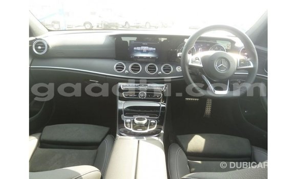 ይግዙ Imported Mercedes-Benz 190 ጥቁር መኪና በ Import - Dubai በ ሶማሊያ ይግዙ Imported Mercedes-Benz 190 ጥቁር መኪና በ Import - Dubai በ ሶማሊያ