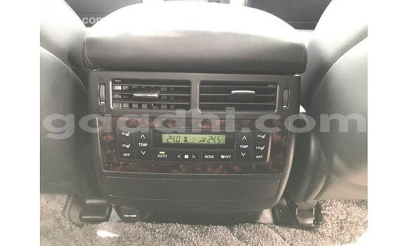 Acheter Import Voiture Toyota Land Cruiser Blanc à Import - Dubai, Somalie Acheter Import Voiture Toyota Land Cruiser Blanc à Import - Dubai, Somalie