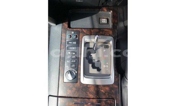 Acheter Import Voiture Toyota Land Cruiser Blanc à Import - Dubai, Somalie Acheter Import Voiture Toyota Land Cruiser Blanc à Import - Dubai, Somalie
