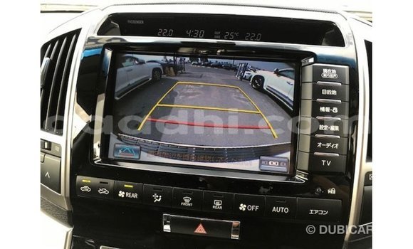 Acheter Import Voiture Toyota Land Cruiser Blanc à Import - Dubai, Somalie Acheter Import Voiture Toyota Land Cruiser Blanc à Import - Dubai, Somalie