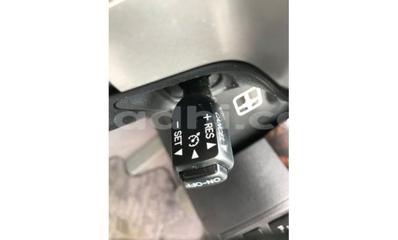 Acheter Import Voiture Toyota Land Cruiser Blanc à Import - Dubai, Somalie Acheter Import Voiture Toyota Land Cruiser Blanc à Import - Dubai, Somalie