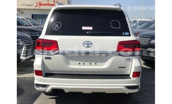Acheter Import Voiture Toyota Land Cruiser Blanc à Import - Dubai, Somalie Acheter Import Voiture Toyota Land Cruiser Blanc à Import - Dubai, Somalie