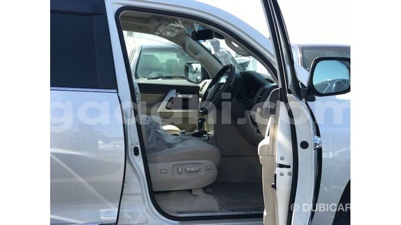 Big with watermark toyota land cruiser somalia import dubai 3914