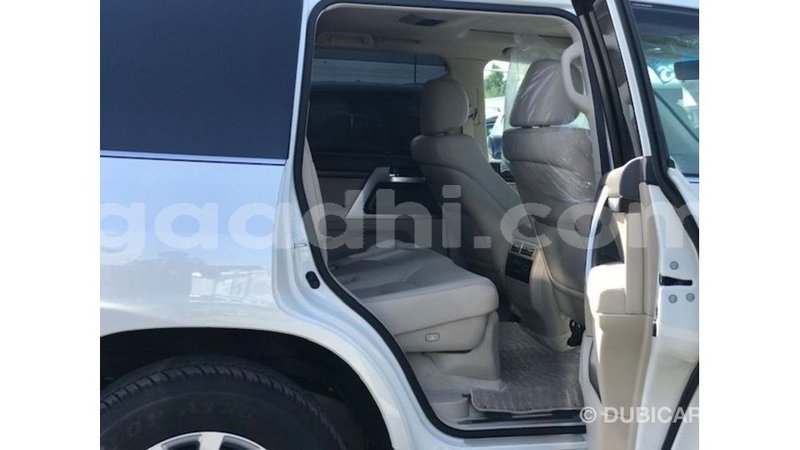 Big with watermark toyota land cruiser somalia import dubai 3914