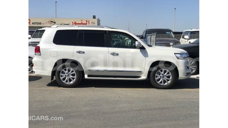 Big with watermark toyota land cruiser somalia import dubai 3914