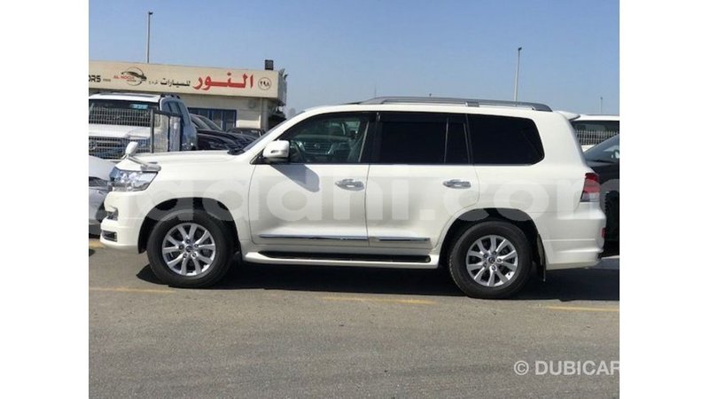 Big with watermark toyota land cruiser somalia import dubai 3914