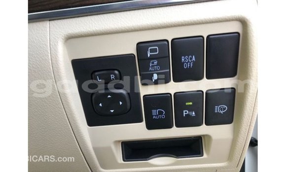 Acheter Import Voiture Toyota Land Cruiser Blanc à Import - Dubai, Somalie Acheter Import Voiture Toyota Land Cruiser Blanc à Import - Dubai, Somalie