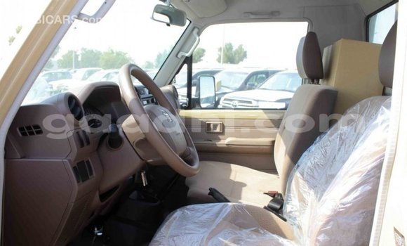 ይግዙ Imported Toyota Land Cruiser Beige መኪና በ Import - Dubai በ ሶማሊያ ይግዙ Imported Toyota Land Cruiser Beige መኪና በ Import - Dubai በ ሶማሊያ