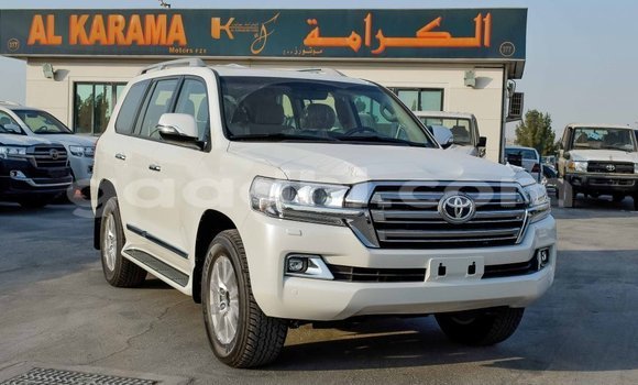 Nunua Imported Toyota Land Cruiser Nyeupe Gari ndani ya Import - Dubai nchini Somalia Nunua Imported Toyota Land Cruiser Nyeupe Gari ndani ya Import - Dubai nchini Somalia