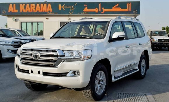 Nunua Imported Toyota Land Cruiser Nyeupe Gari ndani ya Import - Dubai nchini Somalia Nunua Imported Toyota Land Cruiser Nyeupe Gari ndani ya Import - Dubai nchini Somalia