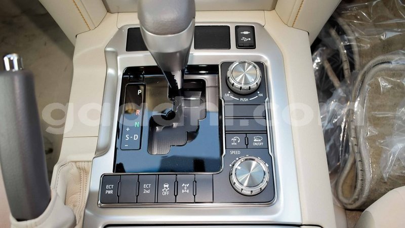 Big with watermark toyota land cruiser somalia import dubai 3928