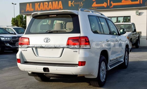 Nunua Imported Toyota Land Cruiser Nyeupe Gari ndani ya Import - Dubai nchini Somalia Nunua Imported Toyota Land Cruiser Nyeupe Gari ndani ya Import - Dubai nchini Somalia