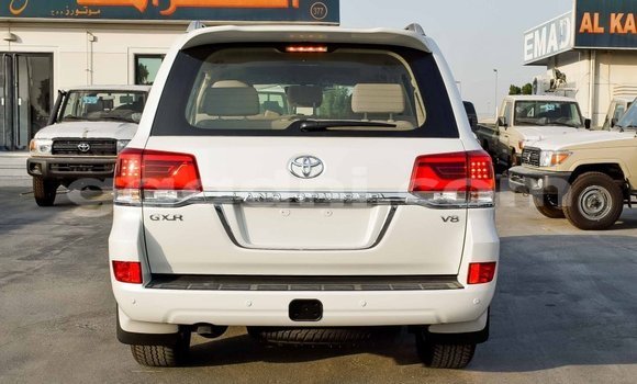 Nunua Imported Toyota Land Cruiser Nyeupe Gari ndani ya Import - Dubai nchini Somalia Nunua Imported Toyota Land Cruiser Nyeupe Gari ndani ya Import - Dubai nchini Somalia