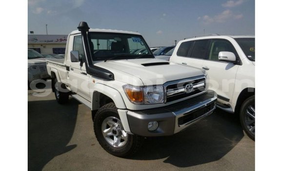 Acheter Import Voiture Toyota Land Cruiser Blanc à Import - Dubai, Somalie Acheter Import Voiture Toyota Land Cruiser Blanc à Import - Dubai, Somalie