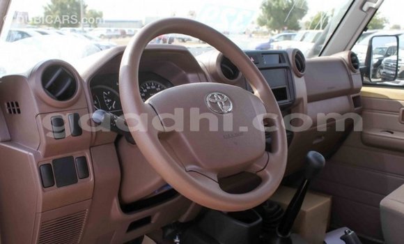 Buy Import Toyota Land Cruiser Beige Car in Import - Dubai in Somalia Buy Import Toyota Land Cruiser Beige Car in Import - Dubai in Somalia