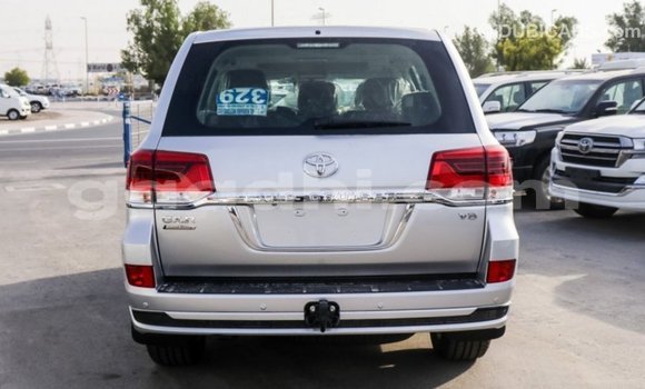 ይግዙ Imported Toyota Land Cruiser ሌላ መኪና በ Import - Dubai በ ሶማሊያ ይግዙ Imported Toyota Land Cruiser ሌላ መኪና በ Import - Dubai በ ሶማሊያ
