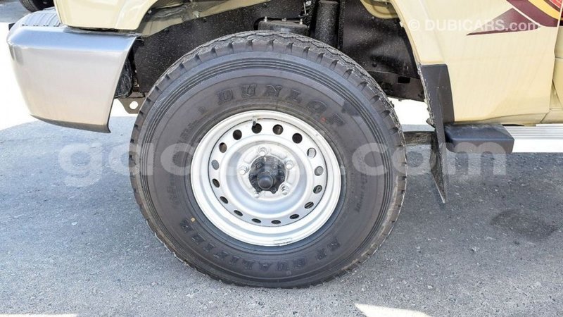 Big with watermark toyota land cruiser somalia import dubai 3937