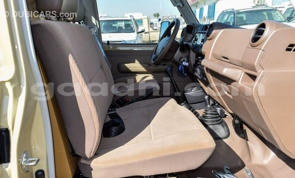 Nunua Imported Toyota Land Cruiser Beige Gari ndani ya Import - Dubai nchini Somalia Nunua Imported Toyota Land Cruiser Beige Gari ndani ya Import - Dubai nchini Somalia