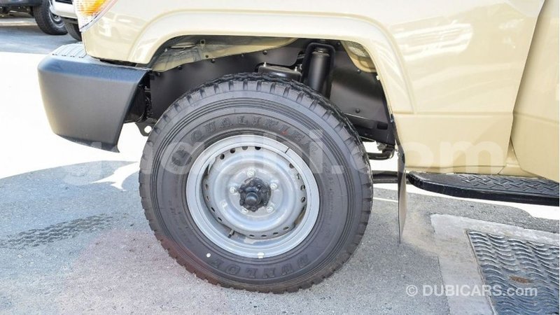 Big with watermark toyota land cruiser somalia import dubai 3938