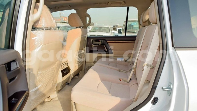 Big with watermark toyota land cruiser somalia import dubai 3944