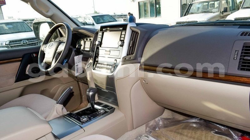 Big with watermark toyota land cruiser somalia import dubai 3944