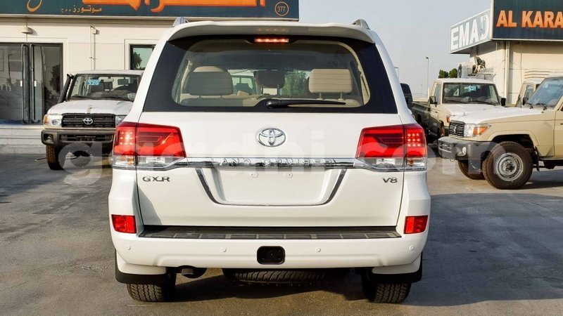 Big with watermark toyota land cruiser somalia import dubai 3944
