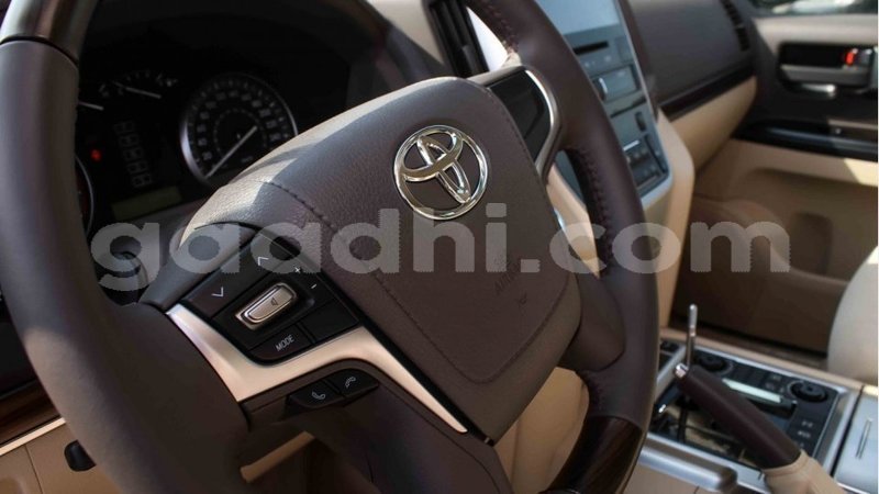 Big with watermark toyota land cruiser somalia import dubai 3953