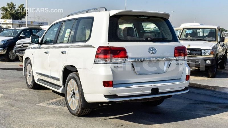 Big with watermark toyota land cruiser somalia import dubai 3960