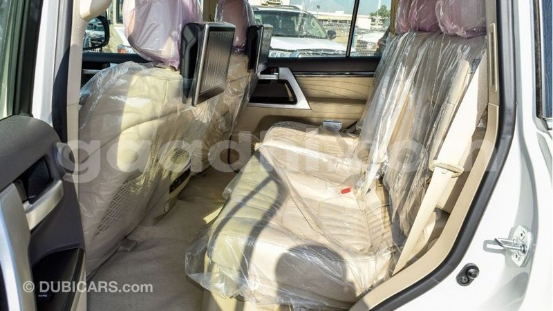 Big with watermark toyota land cruiser somalia import dubai 3962