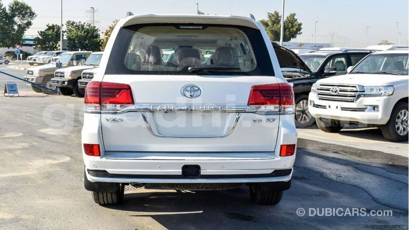 Big with watermark toyota land cruiser somalia import dubai 3962