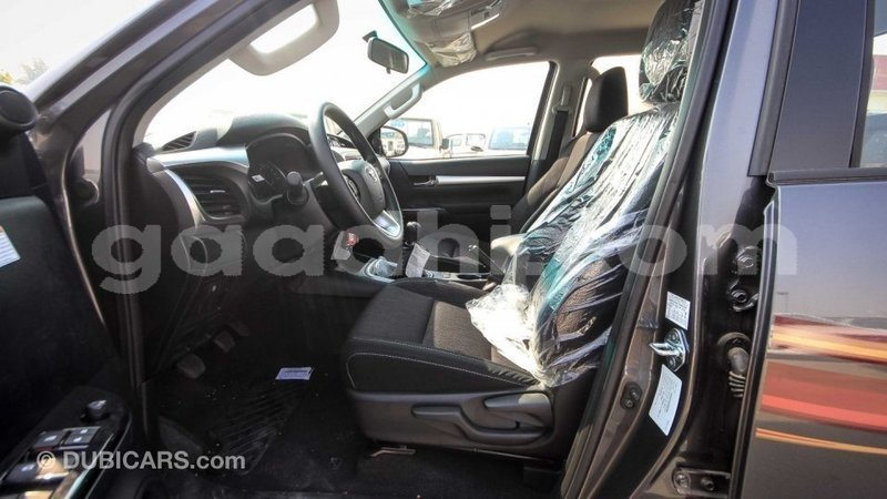 Big with watermark toyota hilux somalia import dubai 3964