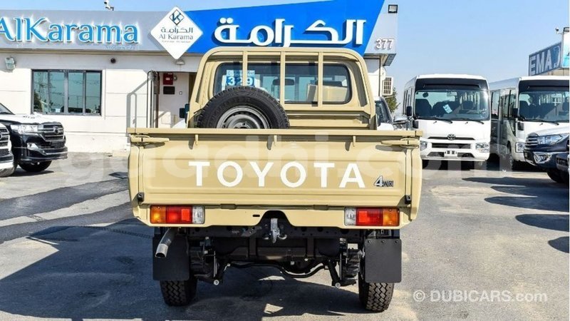 Big with watermark toyota land cruiser somalia import dubai 3968